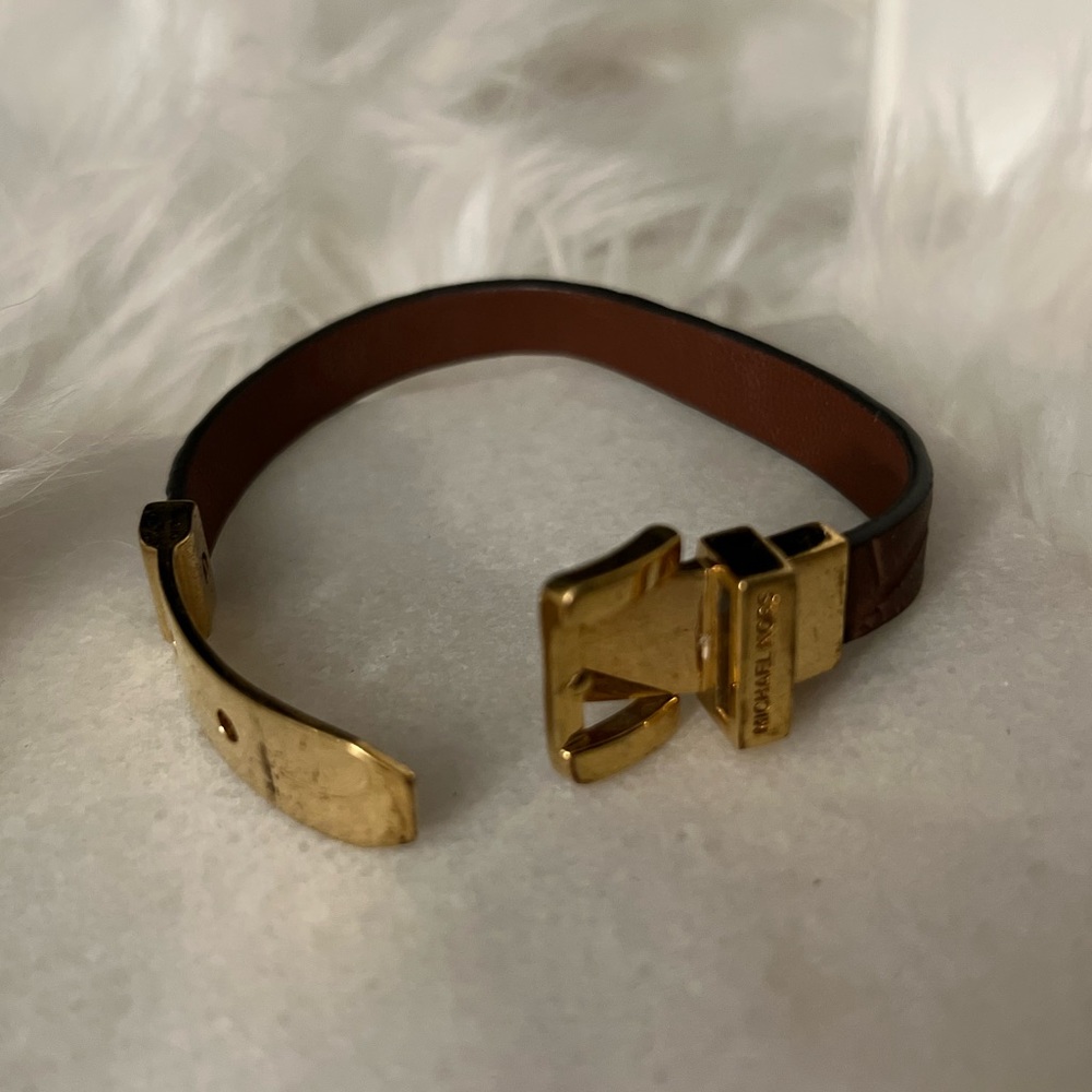 ✔Michael Kors Leather Belt Bracelet - Picture 5 of 9